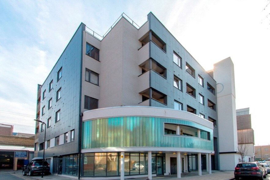 14 Triangle Rd, London for lease - Building Photo - Image 3 of 5