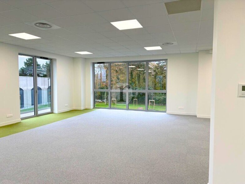 Flex in Saint-André-lez-Lille for lease - Interior Photo - Image 2 of 8