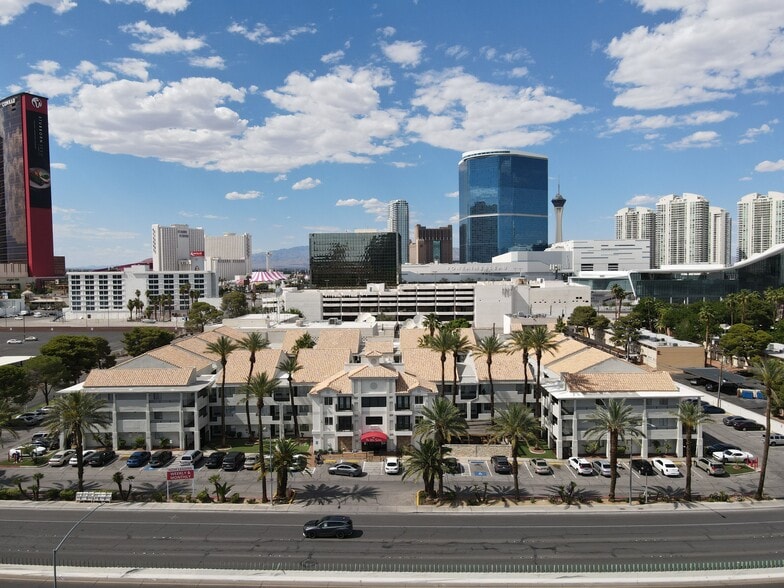 344 E Desert Inn Rd, Las Vegas, NV for lease - Building Photo - Image 1 of 8