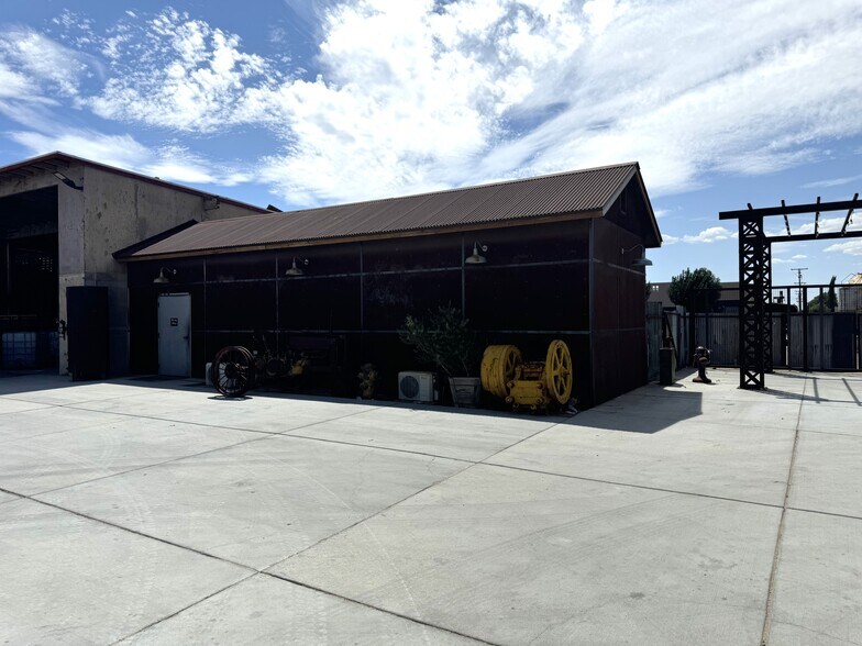 22092 US Highway 18, Apple Valley, CA à vendre - Photo du bâtiment - Image 2 de 16