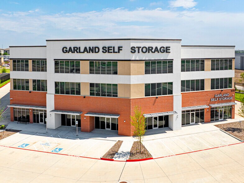 6330 President George Bush hwy, Garland, TX à louer - Photo du bâtiment - Image 2 de 2