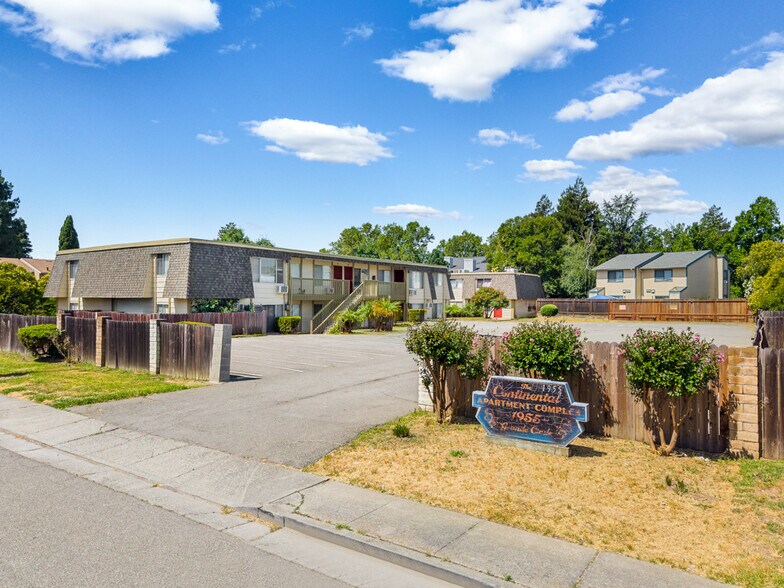 1955 Grande Cir, Fairfield, CA à vendre - Photo du bâtiment - Image 2 de 22