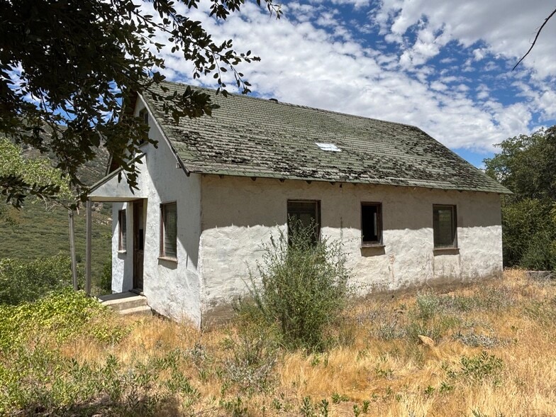1676 Sugarpine Springs Rd, Hesperia, CA for sale - Primary Photo - Image 1 of 10
