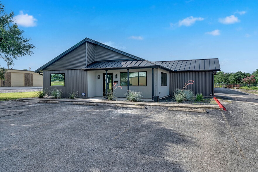 117 Commerce Ave, Boerne, TX for sale - Building Photo - Image 2 of 29