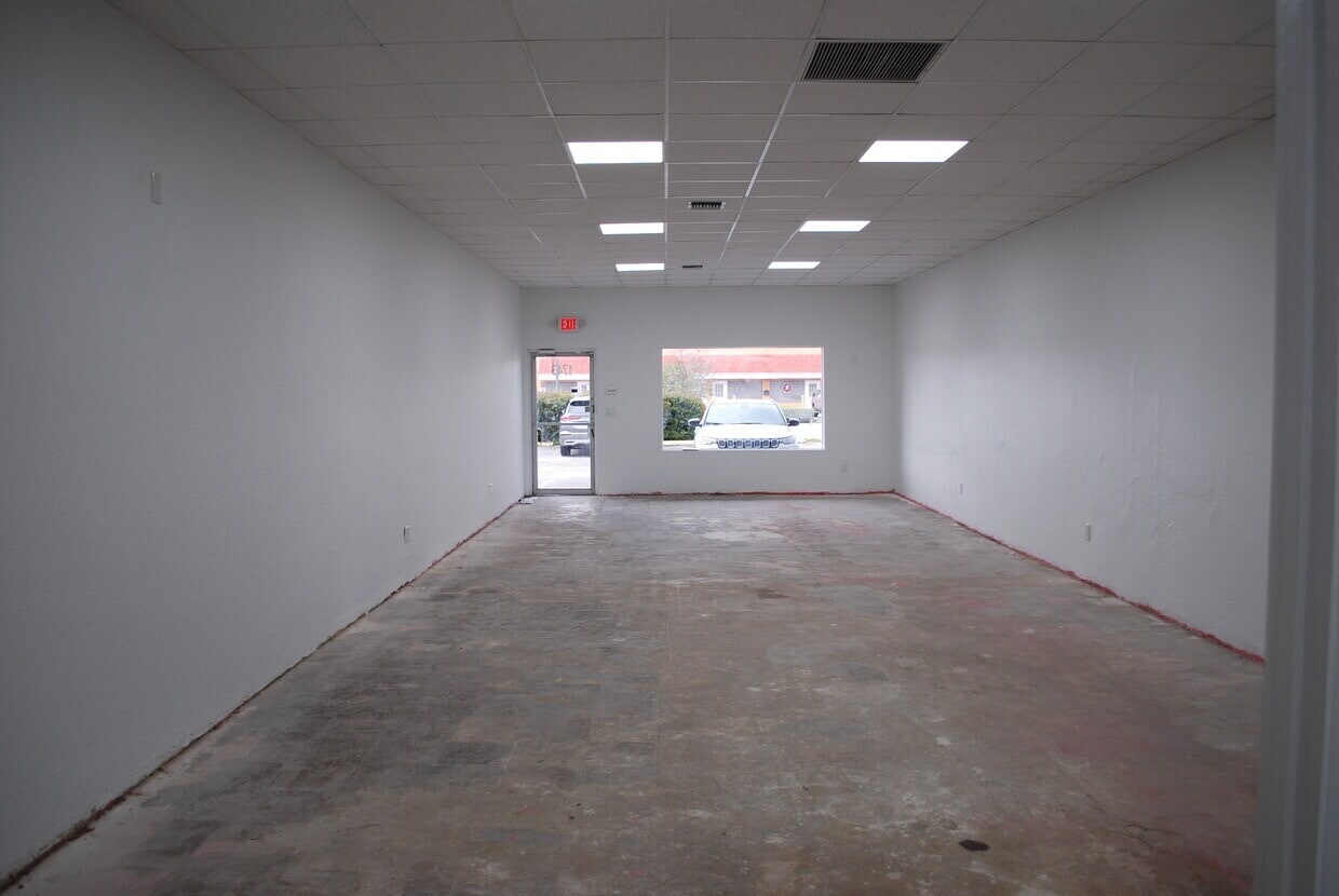 1703-1747 NW 38th Ave, Lauderhill, FL for lease Interior Photo- Image 1 of 2