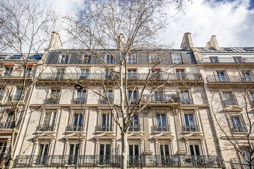 Immeuble residentiel dans Paris à vendre - Photo du bâtiment - Image 1 de 3