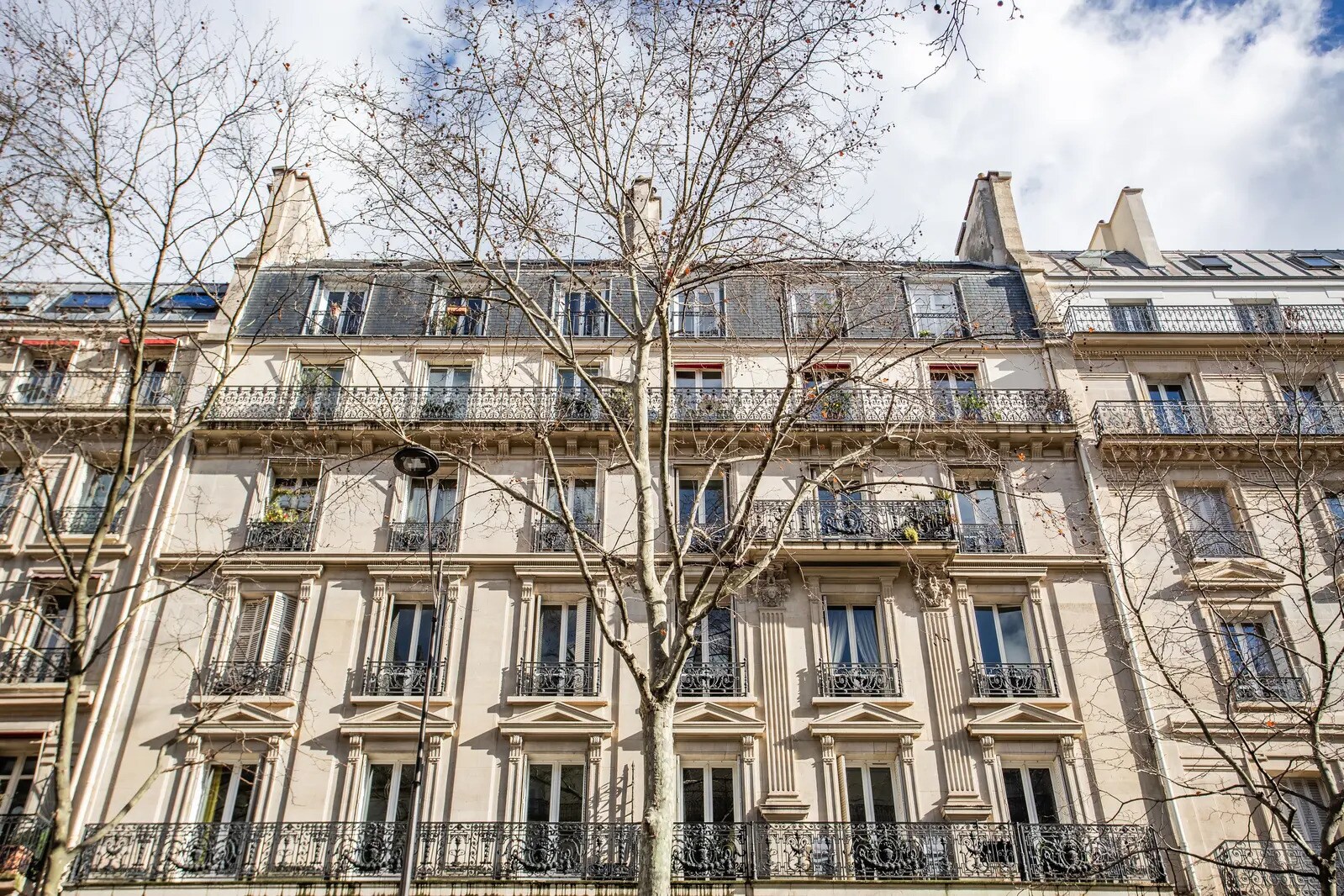 Immeuble residentiel dans Paris à vendre Photo du bâtiment- Image 1 de 4