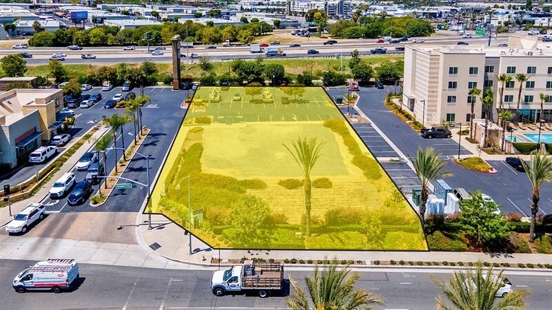 15041-15121 Newport Ave, Tustin, CA à louer - Photo du bâtiment - Image 1 de 5