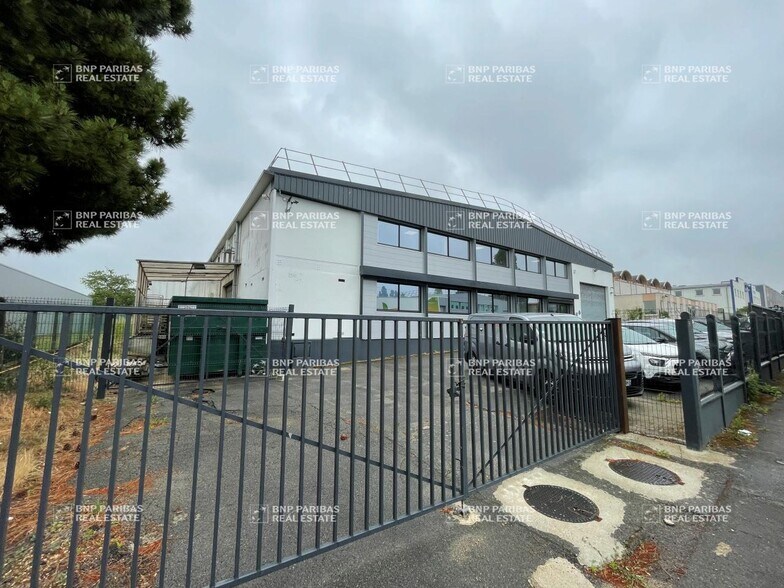 Flex in Morangis for lease - Building Photo - Image 2 of 9