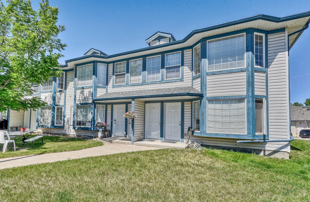 6 Crystal Ridge Cove, Strathmore, AB for sale Primary Photo- Image 1 of 1