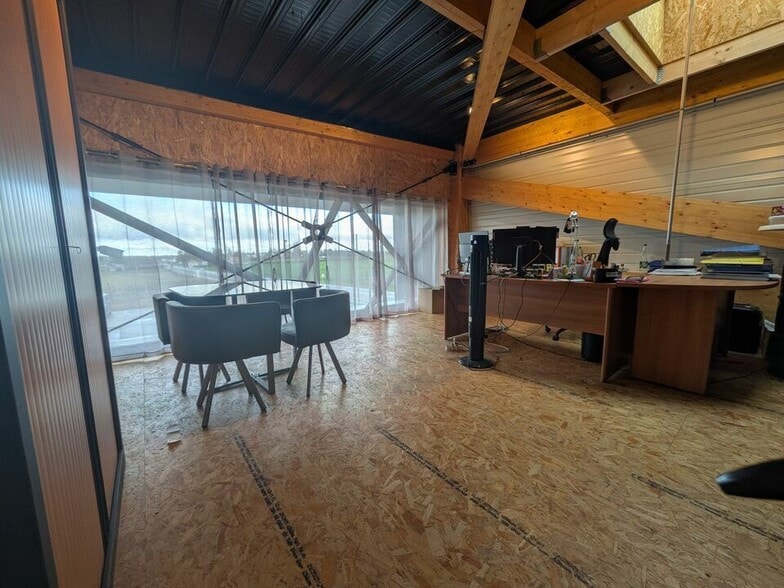 Flex in Boos for sale - Interior Photo - Image 2 of 4