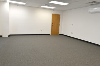 120 W 7th St, Bloomington, IN for lease Interior Photo- Image 2 of 5