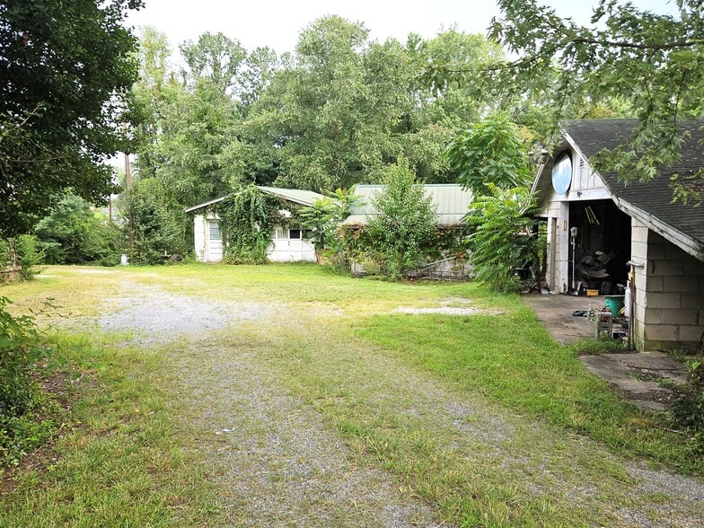 4184 Haywood Rd, Mills River, NC à vendre - Photo du bâtiment - Image 2 de 5