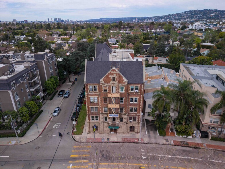 601 N Rossmore Ave, Los Angeles, CA à vendre - Photo du bâtiment - Image 3 de 37