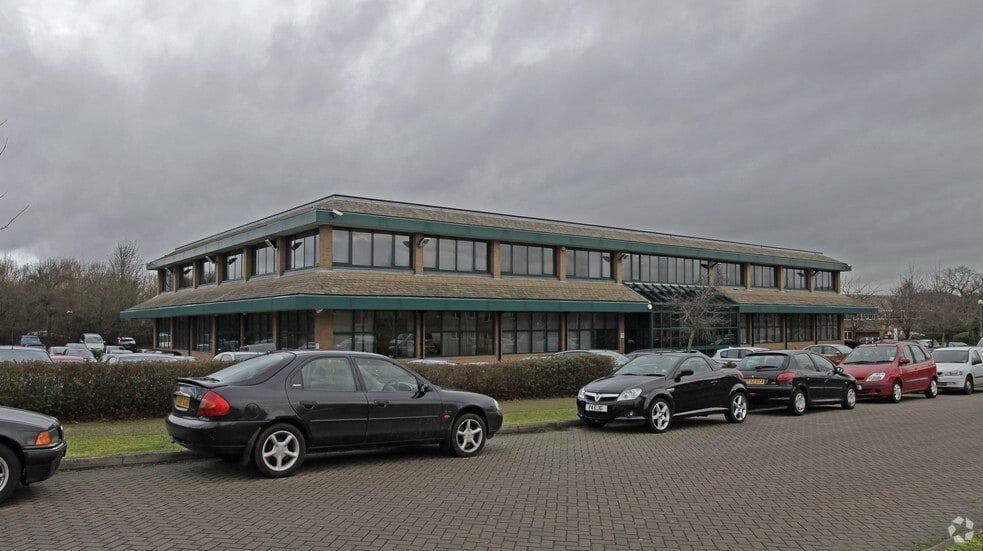 Rutherford Clos, Stevenage for lease - Primary Photo - Image 1 of 2