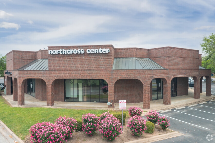 7739 Northcross Dr, Austin, TX for lease - Building Photo - Image 1 of 8