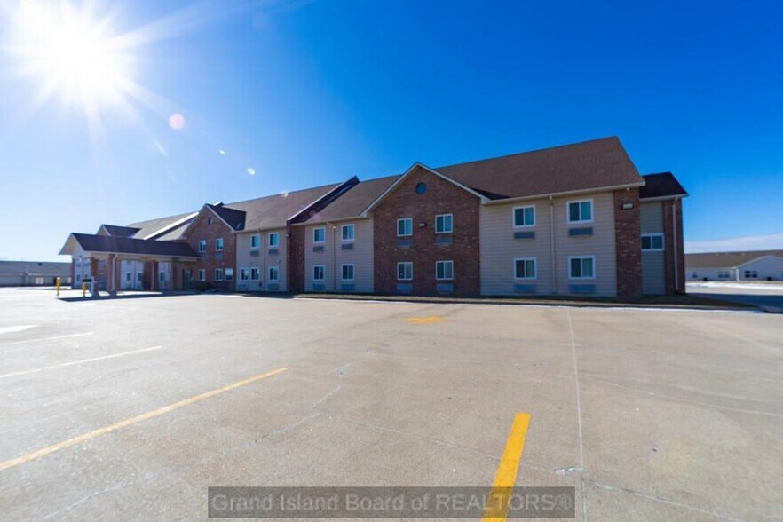 2620 N Diers Ave, Grand Island, NE à vendre - Photo du bâtiment - Image 3 de 48
