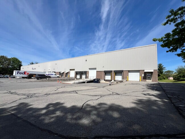 Plus de détails pour 30 Post Rd, Colonie, NY - Industriel à louer