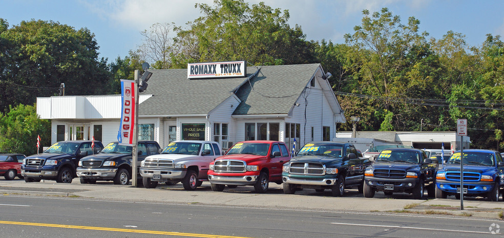 456 Medford Ave, Patchogue, NY for sale - Building Photo - Image 1 of 8