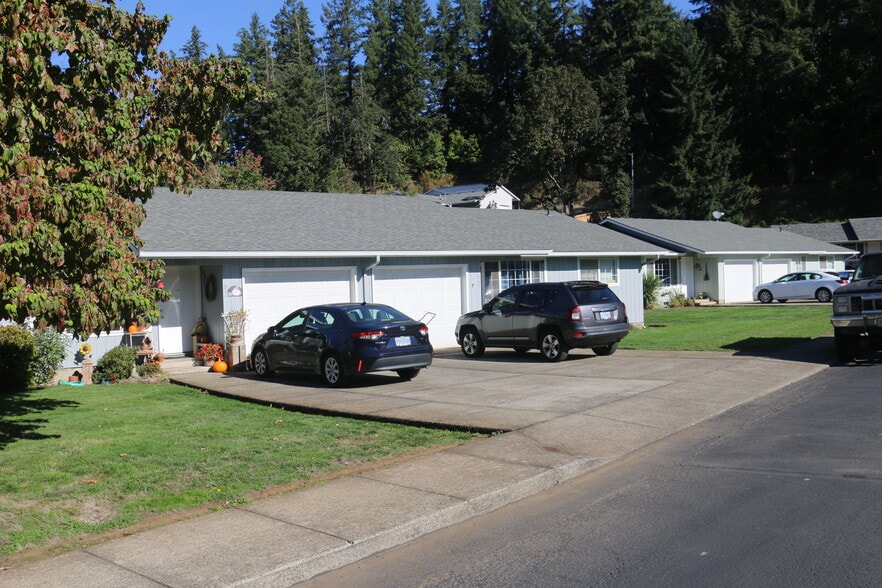 201-307 Trees Ct, Silverton, OR for sale - Building Photo - Image 2 of 34