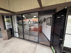 28200 Bouquet Canyon Rd, Santa Clarita, CA for lease Interior Photo- Image 2 of 11