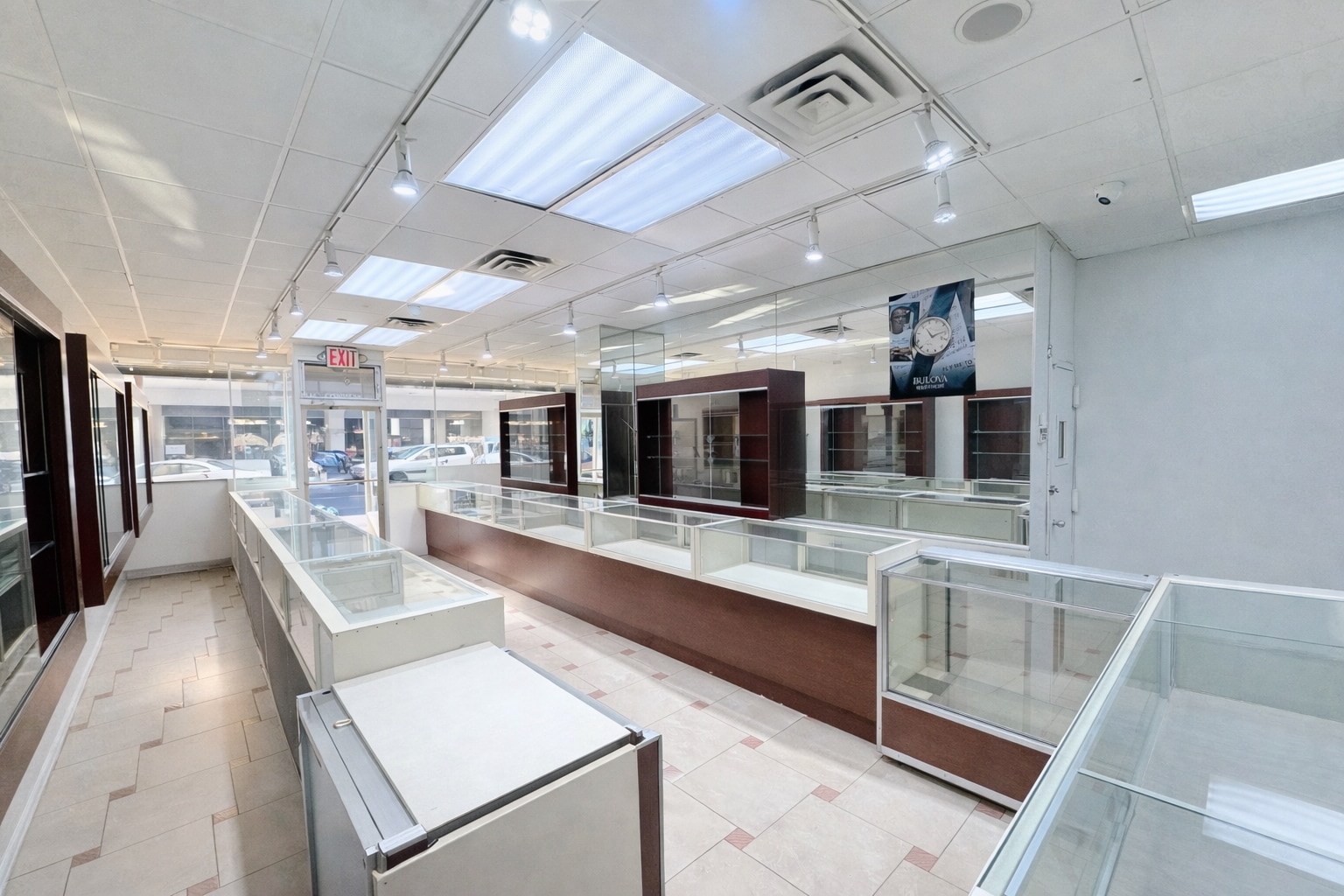 6913 Grand Ave, Maspeth, NY à louer Photo intérieure- Image 1 de 8