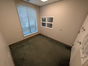 610 Jones Ferry Rd, Carrboro, NC à louer Photo intérieure- Image 2 de 3