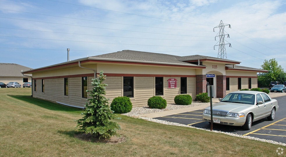 1135 Prairie Dr, Racine, WI for sale - Building Photo - Image 1 of 5
