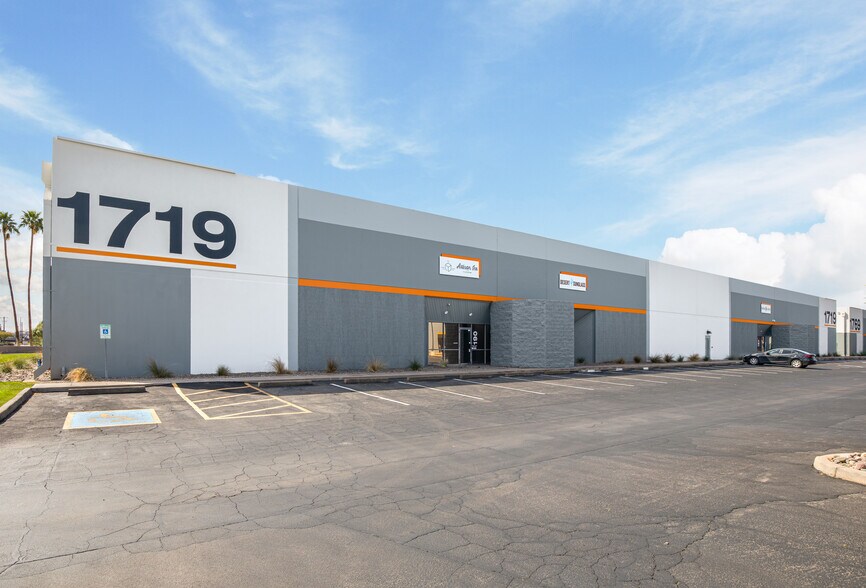 1705 W University Dr, Tempe, AZ à louer - Photo du bâtiment - Image 3 de 9