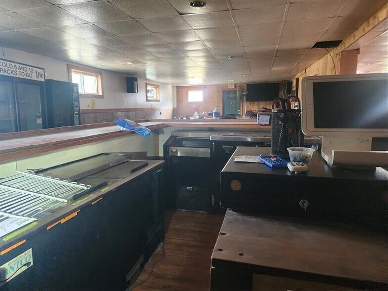 10 E 3rd Ave, Saltsburg, PA à vendre - Photo du bâtiment - Image 3 de 12