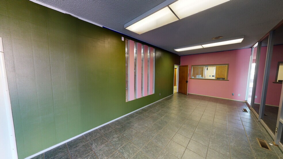 1343-1353 W Main St, Merced, CA à louer - Photo intérieure - Image 2 de 37