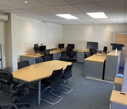 Sandhawes Hl, East Grinstead for lease Interior Photo- Image 1 of 1