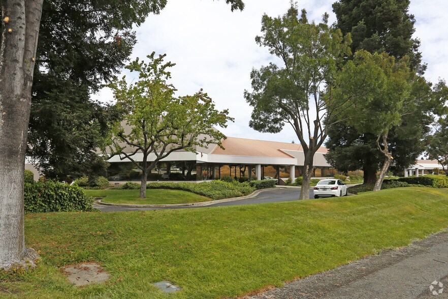 737 Arnold Dr, Martinez, CA à louer - Photo du bâtiment - Image 3 de 4