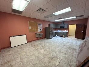 6314 Kingspointe Pky, Orlando, FL for lease Interior Photo- Image 2 of 9
