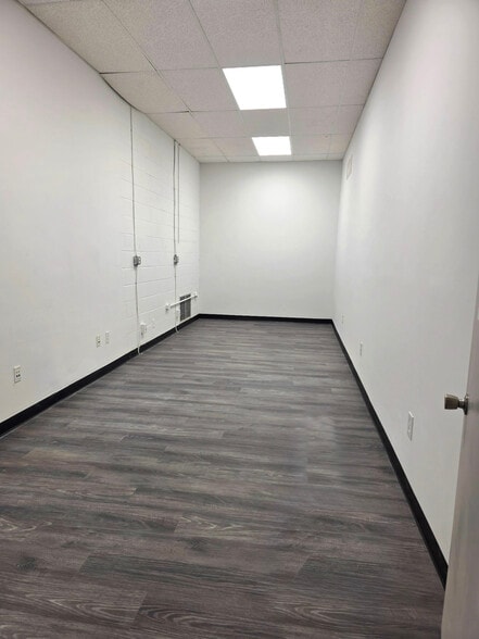 401-425 E Hunting Park Ave, Philadelphia, PA for lease - Building Photo - Image 1 of 5