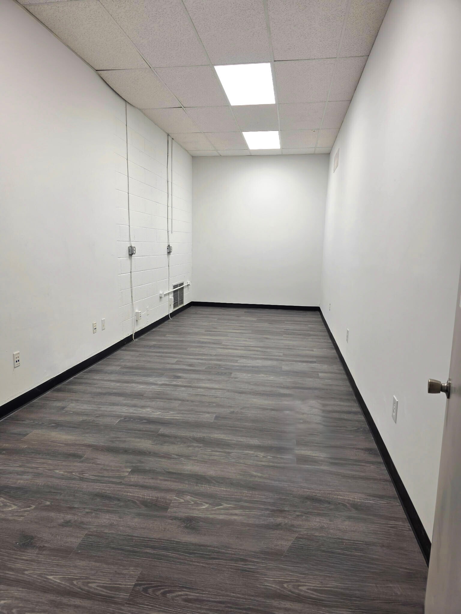 401-425 E Hunting Park Ave, Philadelphia, PA for lease Building Photo- Image 1 of 6