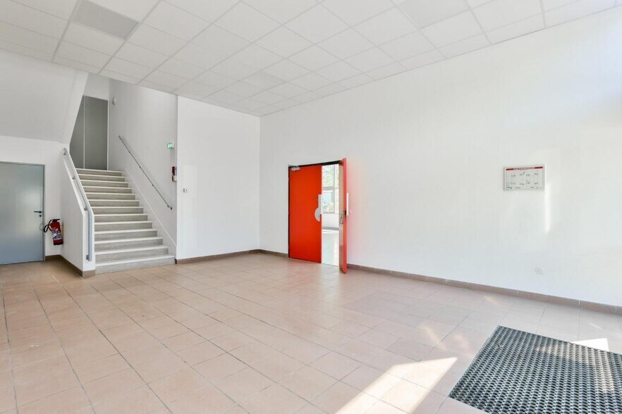 Flex dans Villiers-sur-Marne à louer - Photo du bâtiment - Image 3 de 8