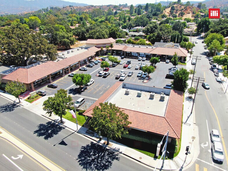 23120-23130 Lyons Ave, Santa Clarita, CA à louer - Photo du bâtiment - Image 2 de 6