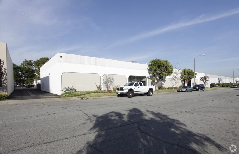 12075-12103 Clark St, Santa Fe Springs, CA for lease - Building Photo - Image 3 of 3