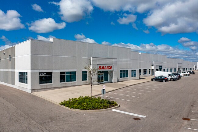 Plus de détails pour 3500 Ridgeway Dr, Mississauga, ON - Industriel à louer