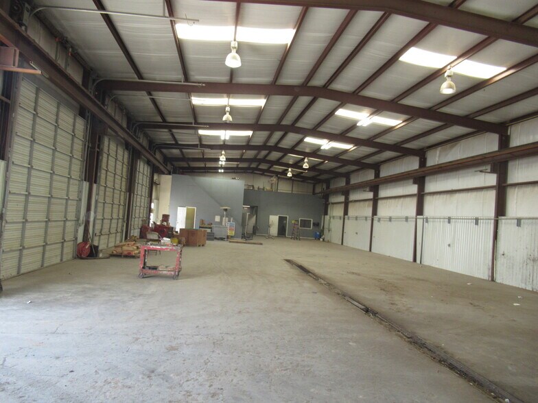 2106 N FM 1788, Midland, TX à louer - Photo du bâtiment - Image 3 de 4