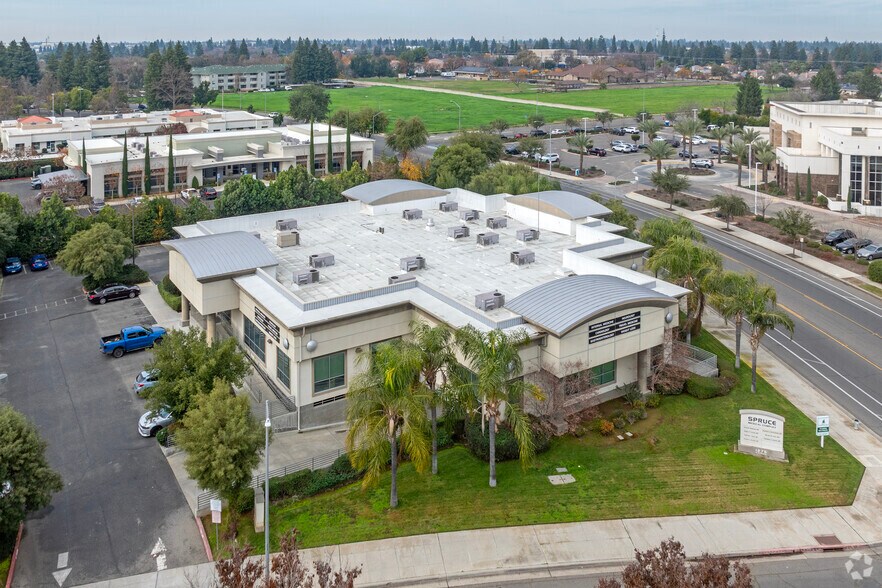 1275 E Spruce Ave, Fresno, CA à louer - Aérien - Image 2 de 3