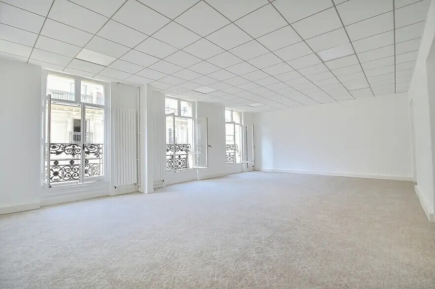 6 Rue Rougemont, Paris à louer - Photo du bâtiment - Image 2 de 6