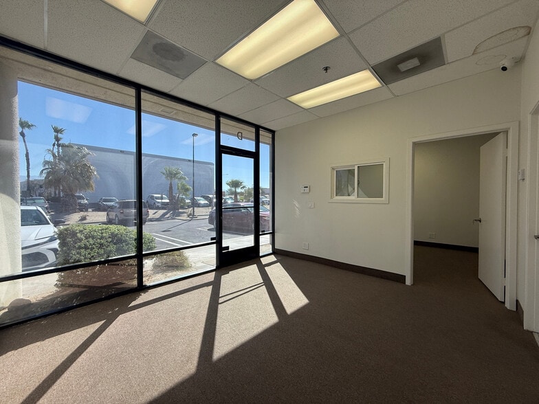72096 Dunham Way, Thousand Palms, CA for lease - Interior Photo - Image 3 of 7