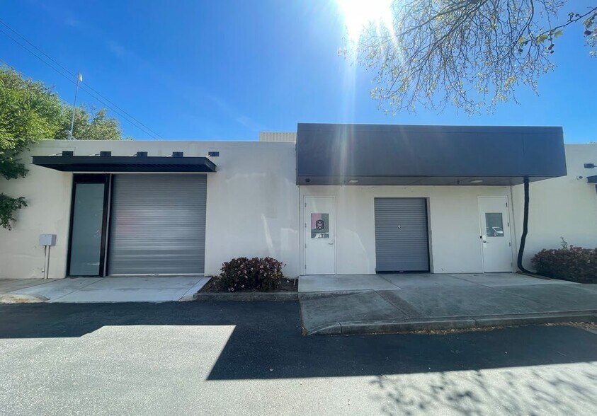 448-450 E Middlefield Rd, Mountain View, CA à louer - Photo du bâtiment - Image 2 de 6