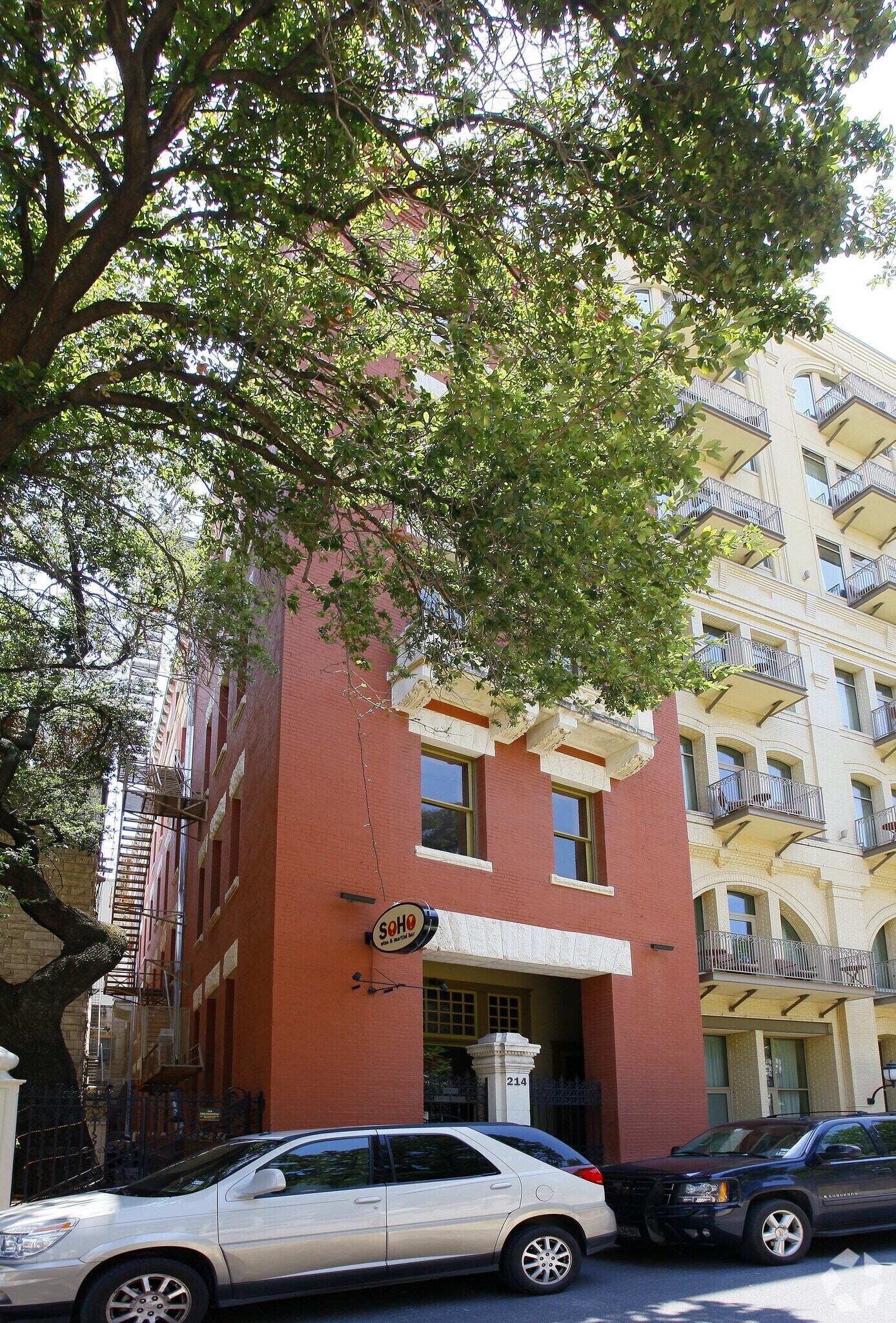 235 E Commerce St, San Antonio, TX à louer Photo du bâtiment- Image 1 de 11