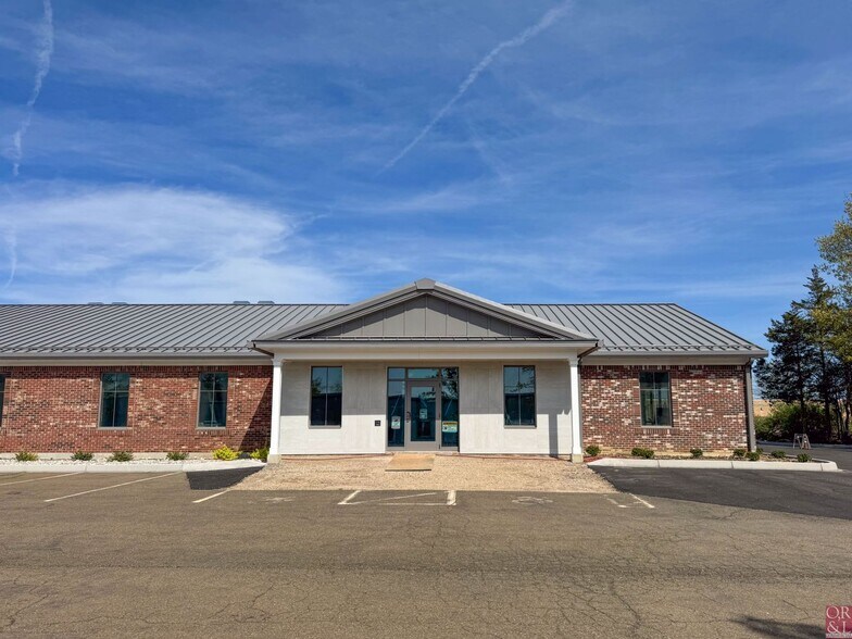 13 Sycamore Way, Branford, CT à louer - Photo du bâtiment - Image 2 de 10