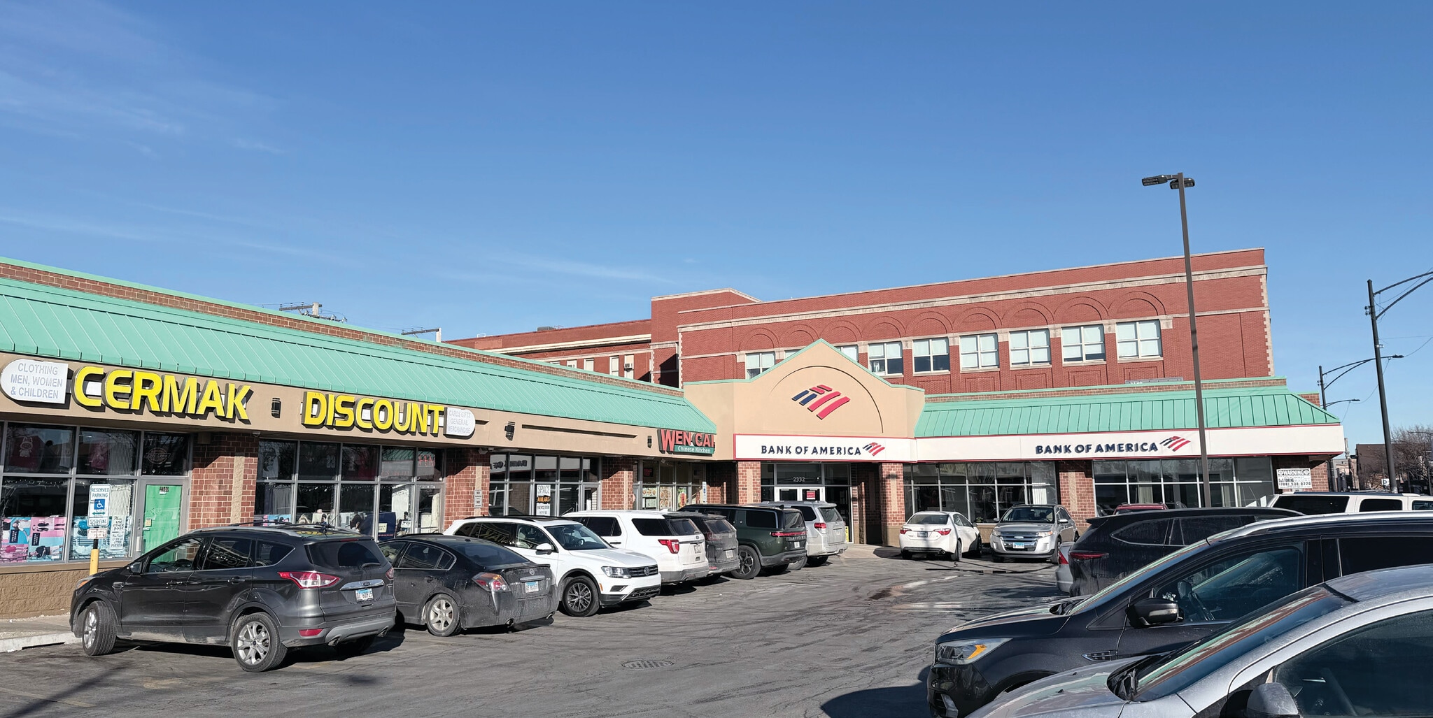 2352 W Cermak Rd, Chicago, IL for lease Primary Photo- Image 1 of 2