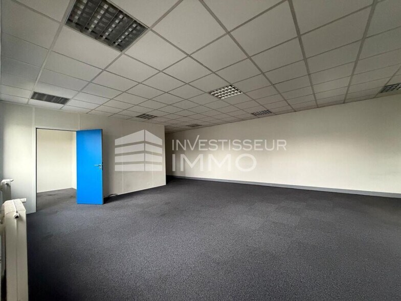Office in Lognes for lease - Interior Photo - Image 3 of 5