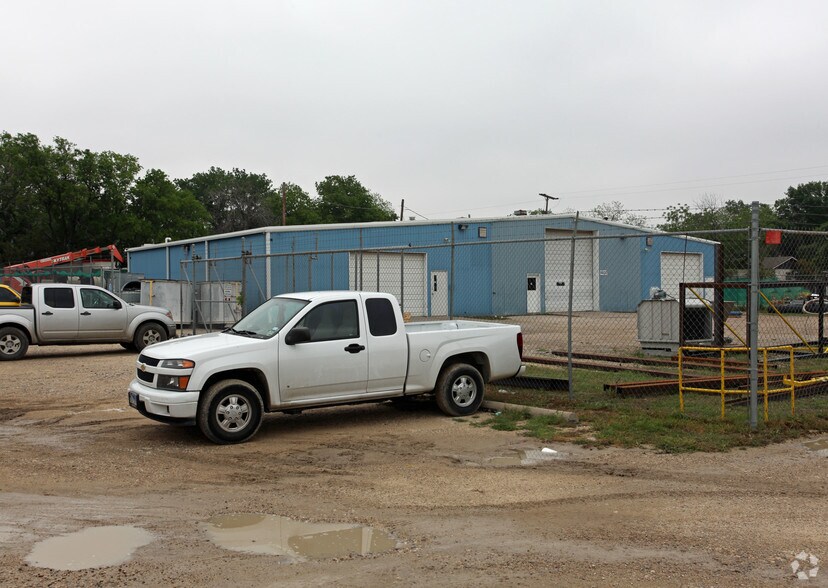 1400 W Marvin Ave, Waxahachie, TX à vendre - Photo du bâtiment - Image 2 de 22